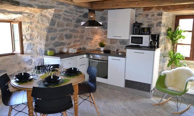 Mostuejouls Apartment | Studio 'Loft Cocoon' with Mountain View, Wi-Fi and Air Conditioning