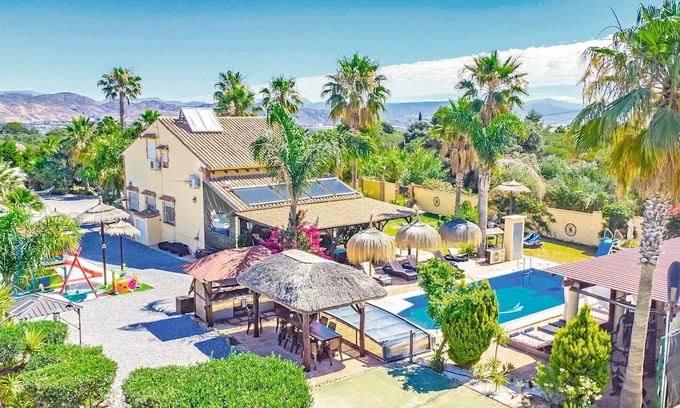 Alhaurin el Grande Villa | Cubo's Villa Las Palmeras Altas 14PAX/private pool/air conditioning/children's area/free wifi