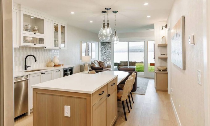 Central Okanagan Apartment | 110 - Lake Haven & Scenic Views - CasaLoma