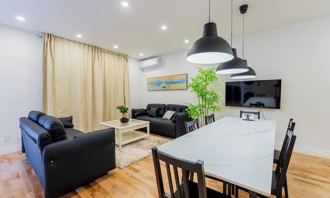 Cote-Des-Neiges—Notre-Dame-De-Grace Apartment | Newly Renovated 3BR/2BA Spacious & Modern