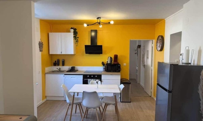 Homecourt Apartment | Mélissa - Bright, modern - Station - WiFi - Stream
