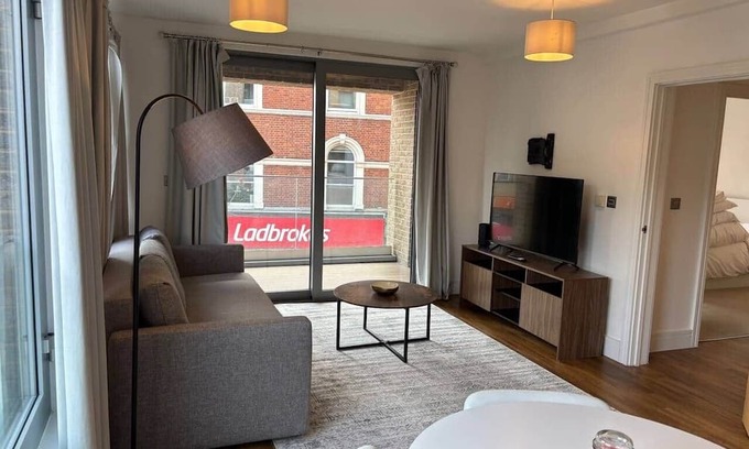Dalston Apartment | Modern Flat in Dalston/1-min to Dalston Station