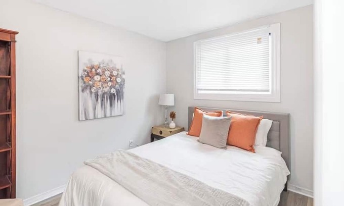 Hamilton House | Quaint & Stylish UPPER level 3-bed bungalow in Hamilton