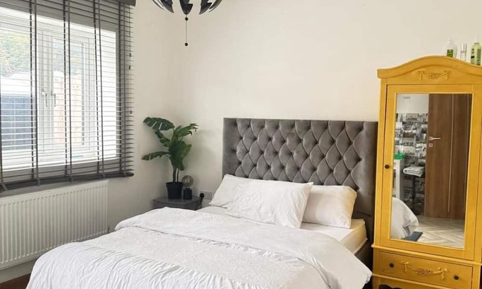 North End Apartment | Erith cosy retreat home