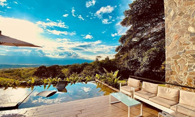 Pereira Cabin | Landscape Suite