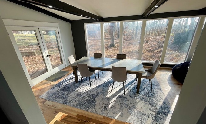 Sunbury House | Gorgeous 3BR Home near Intel and Polaris