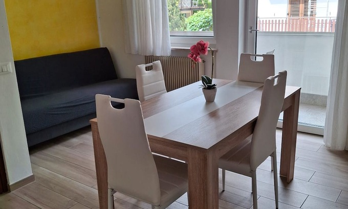 Barco House | Holiday Home 'Blue-green Apartment' with Mountain View, Balcony and Wi-Fi