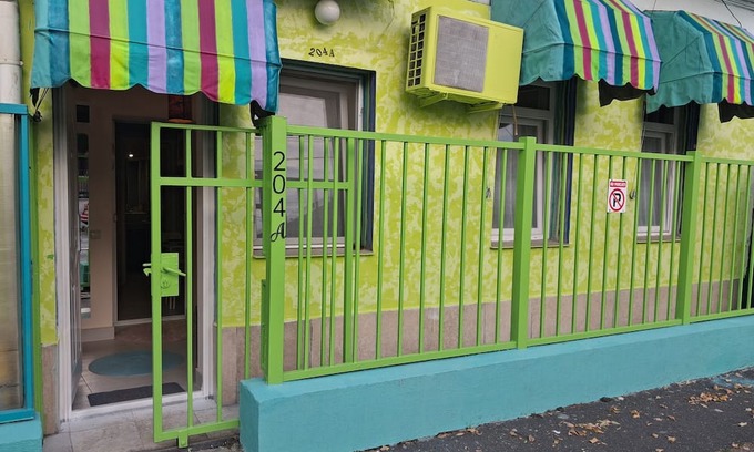 Cotroceni House | Artsy renovated 2 rooms-1 bedroom House for 4 ppl in good area, all to yourself!