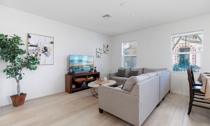 Chino House | Alamo Bliss/4BR 6Beds/Your Home Away From Home/2 Tvs