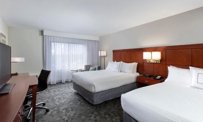 North Myrtle Beach Hotel | Enjoy 3 Modern Rooms w/Indoor Pool & Coffee Shops Near Barefoot Landing Dining