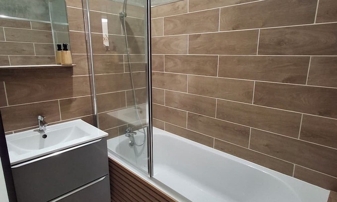 Charavines Apartment | Le Bali Zen, studio with jacuzzi