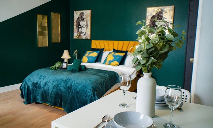 Huddersfield Apartment | Firdaus Hideaway - Blossom Studio