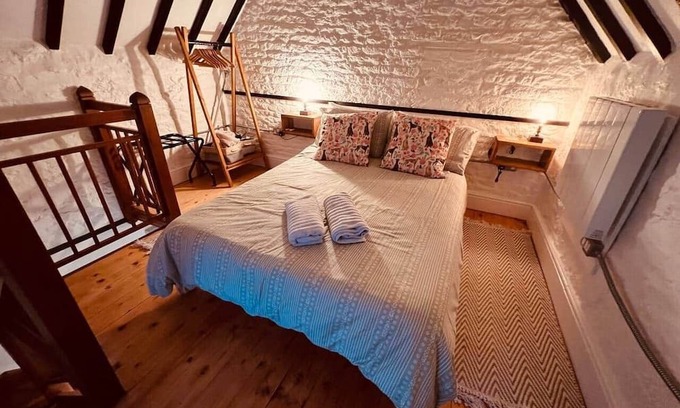 Mere House | The Dog House, Mere - Dog Friendly Cottage with Parking