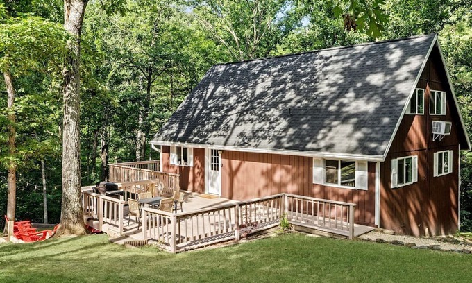 Ridgeway Cabin | Fantastic Cabin with Barbecue and Hot-tub in Gerrardstown, West Virginia