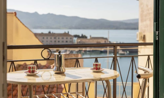 Portoferraio Old Town Apartment | We offer a nice and bright apartment, within the walls of the Medici. Strategic position for those w