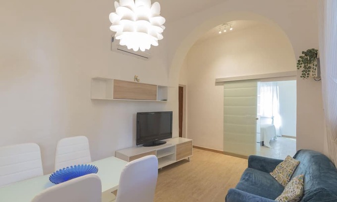 Portoferraio Old Town Apartment | It is located on the second floor of a characteristic building in the historic center, in a really c