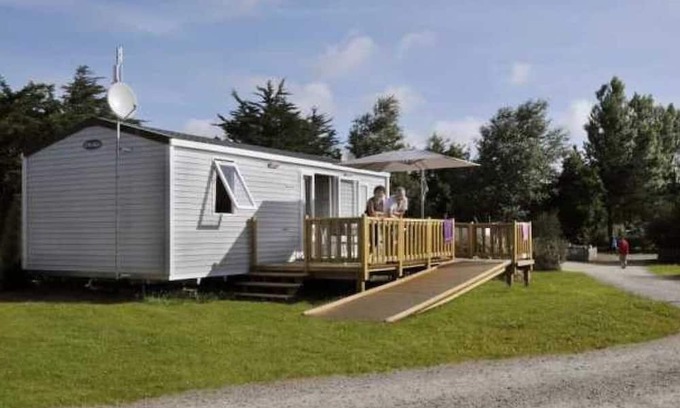 Plobannalec-Lesconil House | Camping 3 étoiles - Parc aquatique - eeeech