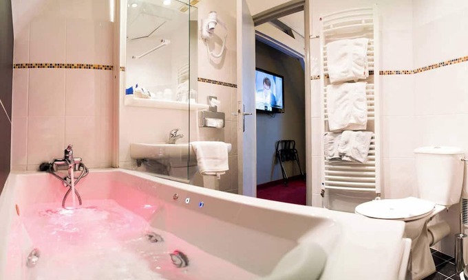 Seclin House | Millesime Room with Bathtub - 1