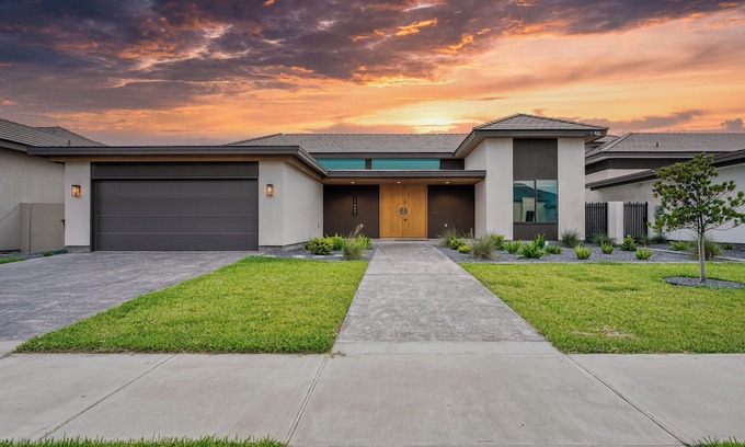 Edinburg House | The Ultimate Retreat Home