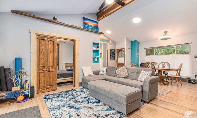 Drayton Plains Apartment | AMAZING 1 Acre Lakefront 3b/2b Apt w/Access to 4 Lakes, peaceful, boats galore!