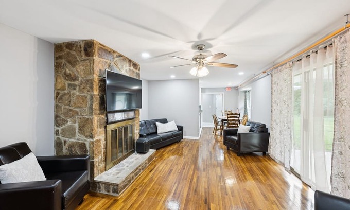 Newark House | NEW! 4BR Retreat Near Christiana Mall & UD | Game Room, Patio, Golf Course View