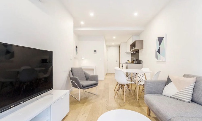 Bundoora Apartment | Executive Comfort Living Near La Trobe & RMIT Uni