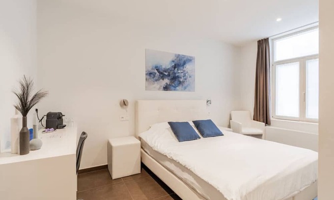 Kristus-Koning Apartment | Elegant room with private bathroom near city center