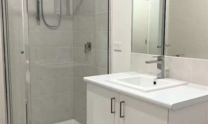 Pakenham House | 11 Serenity Home 4-bedroom house with WiFi and AC in delightful Pakenham