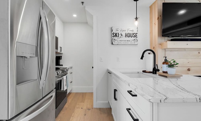 Bethel Condo | Cozy condo in charming Bethel