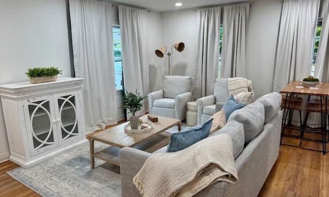 Tuscaloosa House | Crimson Comfort @ The Ivy, 2.5 mi from BDS