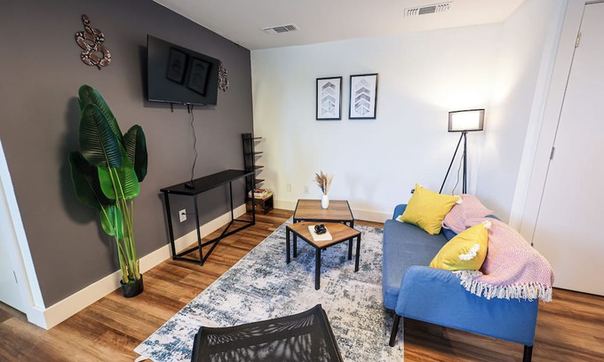 Brewerytown Apartment | Imagine a stylish escape in Glenwood, the epitome of urban luxury