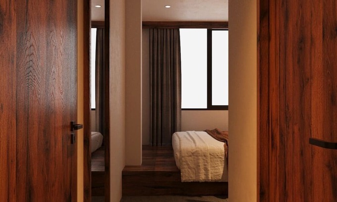 Downtown Ho Chi Minh City Apartment | Bui Vien Luxury Suites-PoolGym&Elevator