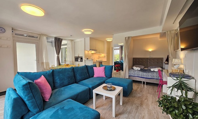 Siska District Apartment | Bolero A Tour As/Modern and comfortable studio with WiFi and AC in Ljubljana