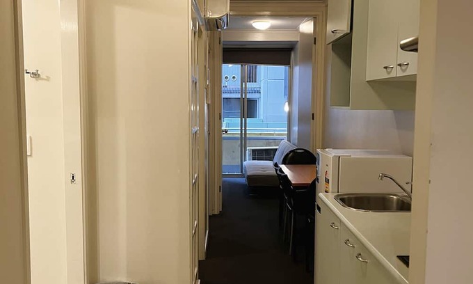 Melbourne Central Business District Apartment | Modern 2BR Apartment for 4 | Melbourne CBD