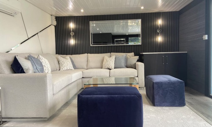 Winslow Cabin | Luxury and Comfort in the Garden Room