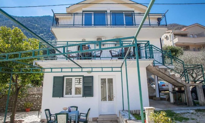 Kotor Municipality Apartment | Charming Seaside Escape in Kotor - One Bedroom Apartment with Garden 3