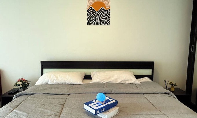 Nana Apartment | 1BR Prime 250m to BTS Nana Pool, Gym, Fast WiFi