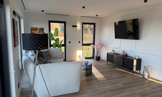 Sankt Wendel Apartment | Exclusive apartment with whirlpool & view