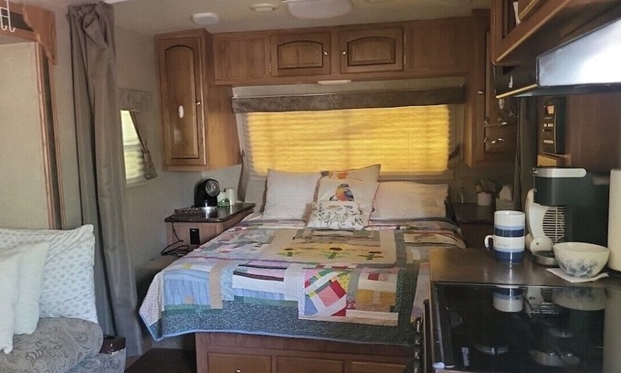Waverly RV Rental | Cozy travel trailer minute walk to Lakewhite WiFi and AC in beautiful Waverly