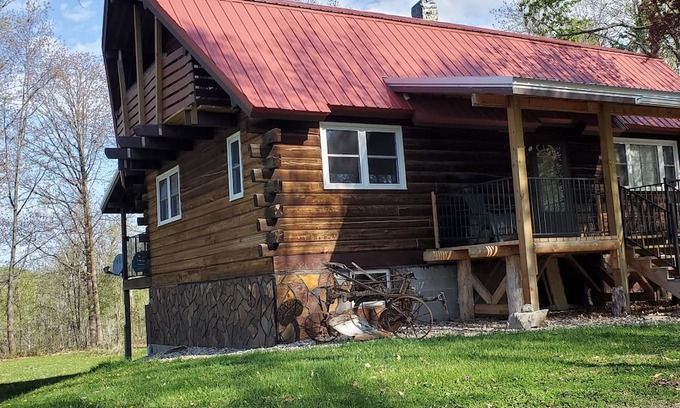 Osage Cabin | Simple log cabin ready for boats, horses, and you!