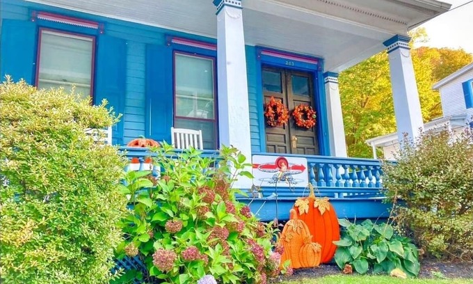 Ashfield Apartment | Switzerland Dream, Cozy Room in Downtown Jim Thorpe, Walk to everything!