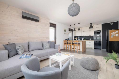 Pradnik Bialy Apartment | 6th Floor Apartment in Cracow by Noclegi Renters