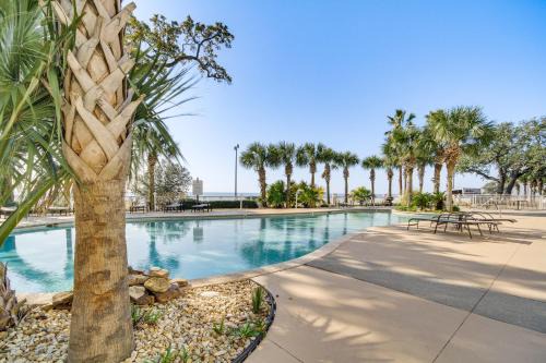 Gulfport Apartment | Charming Gulfport Condo - Walk to Beach Access!