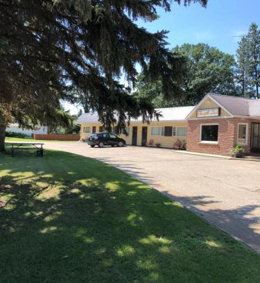 Portage La Prairie Hotel | Yellow Quill Motel